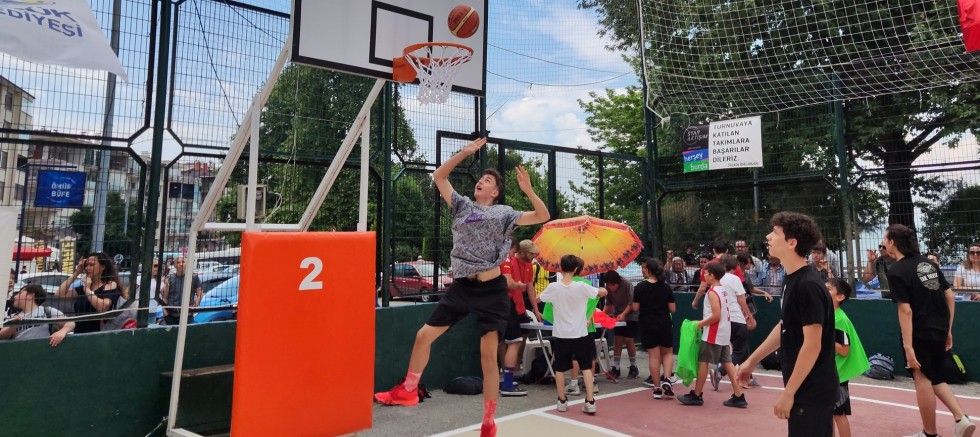 GÖLCÜK SAHİLİNDE HEYECAN SIRASI SOKAK BASKETBOLUNDA - SPOR - İnternetin Ajansı