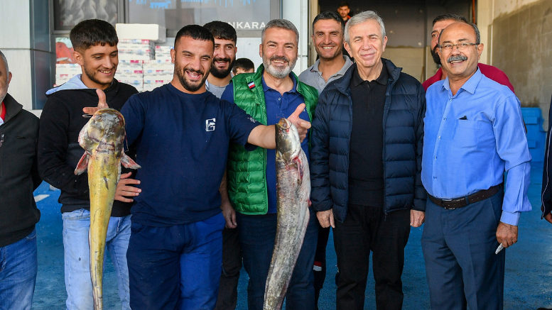 MANSUR YAVAŞ ‘‘BALIK EKMEK ŞENLİĞİ’’NE KATILDI - TÜRKİYE - İnternetin Ajansı
