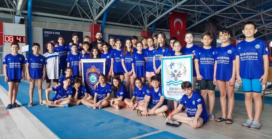 YÜZÜCÜLERİMİZDEN BÜYÜK BAŞARI